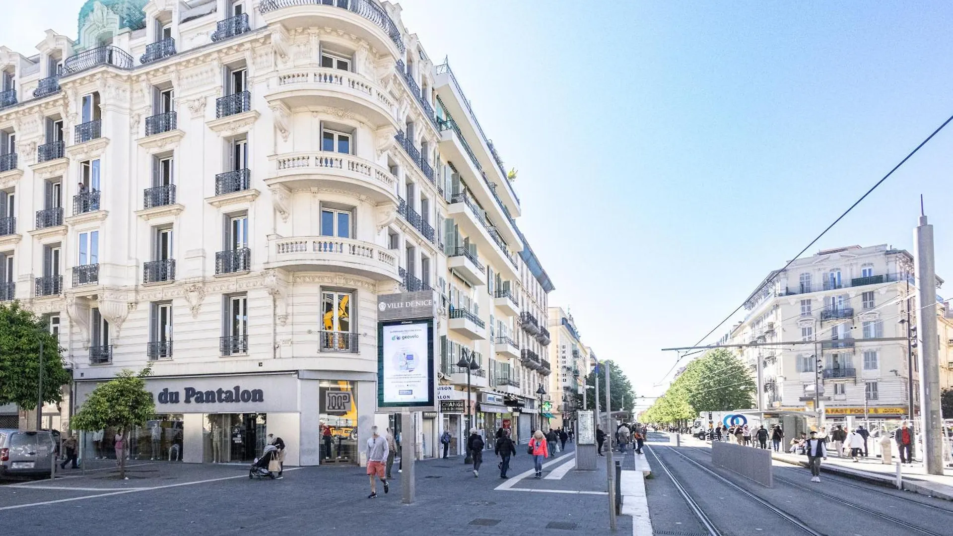 Shopping Et Detente Au Centre Ville De Nice ! France